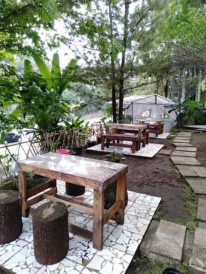Ganitri Outdoor Cafe & Resto Photo