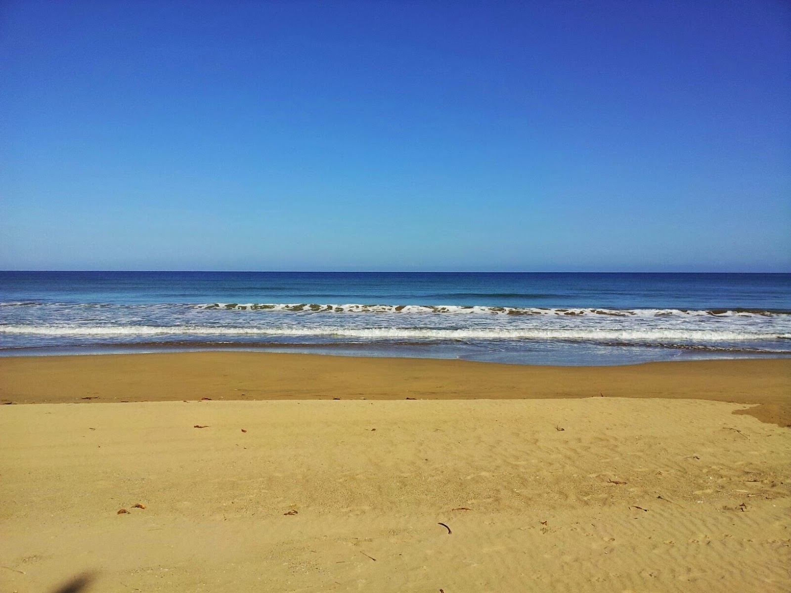 Foto von Playa Canones mit grauer sand Oberfläche