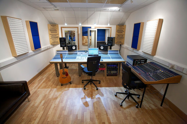 Reviews of 7West Studios in Glasgow - Music store