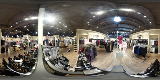 Clothing Store «Banana Republic Factory Store», reviews and photos, 100 Citadel Dr, Commerce, CA 90040, USA