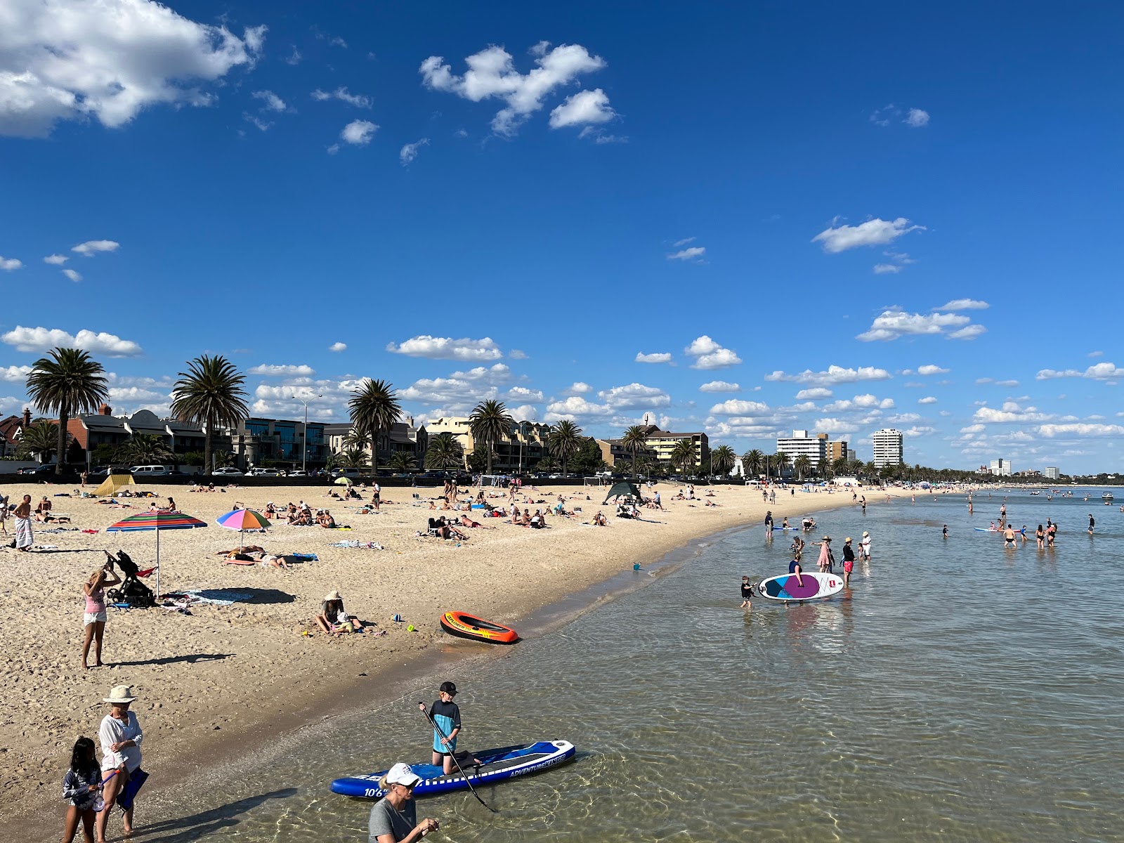 Port Melbourne Beach的照片 带有碧绿色纯水表面
