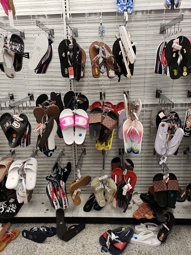 Clothing Store «Ross Dress for Less», reviews and photos, 9727 Laurel Canyon Blvd, Arleta, CA 91331, USA