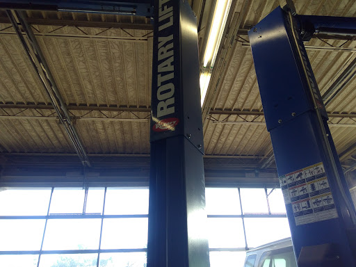 Auto Repair Shop «Meineke Car Care Center», reviews and photos, 2401 Westown Pkwy, West Des Moines, IA 50266, USA