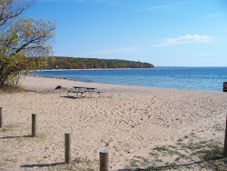 Zdjęcie Haserot Beach położony w naturalnym obszarze