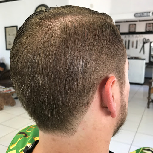 Barber Shop «LEGENDZ CLASSIC BARBER SHOP», reviews and photos, 207 N Center St, Arlington, TX 76011, USA