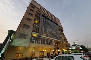 Al-Alamy hospital المستشفى العالمي للجراحات التخصصية image