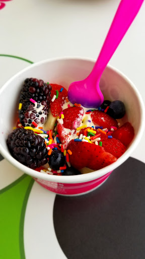 Frozen Yogurt Shop «sweetFrog Premium Frozen Yogurt», reviews and photos, 10040 Sliding Hill Rd, Ashland, VA 23005, USA