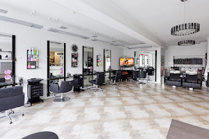Салон красоты Enjoy в Брянске | парикмахерская, массаж, косметология image