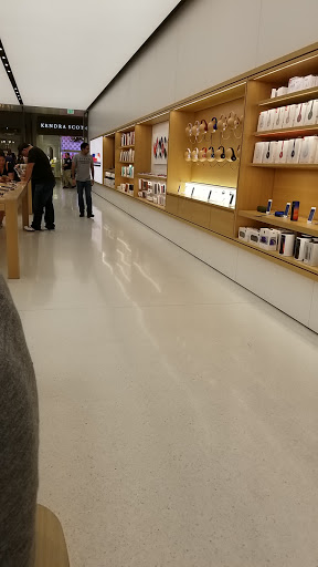 Computer Store «Apple Chandler Fashion Center», reviews and photos, 3111 W Chandler Blvd, Chandler, AZ 85226, USA