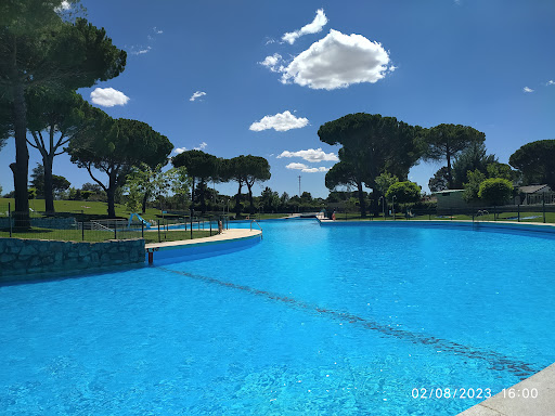 Club Deportivo Pinar de Puenteviejo en Maello, Ávila‎