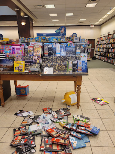 Book Store «Barnes & Noble Booksellers Baton Rouge», reviews and photos, 2590 Citiplace Ct, Baton Rouge, LA 70808, USA