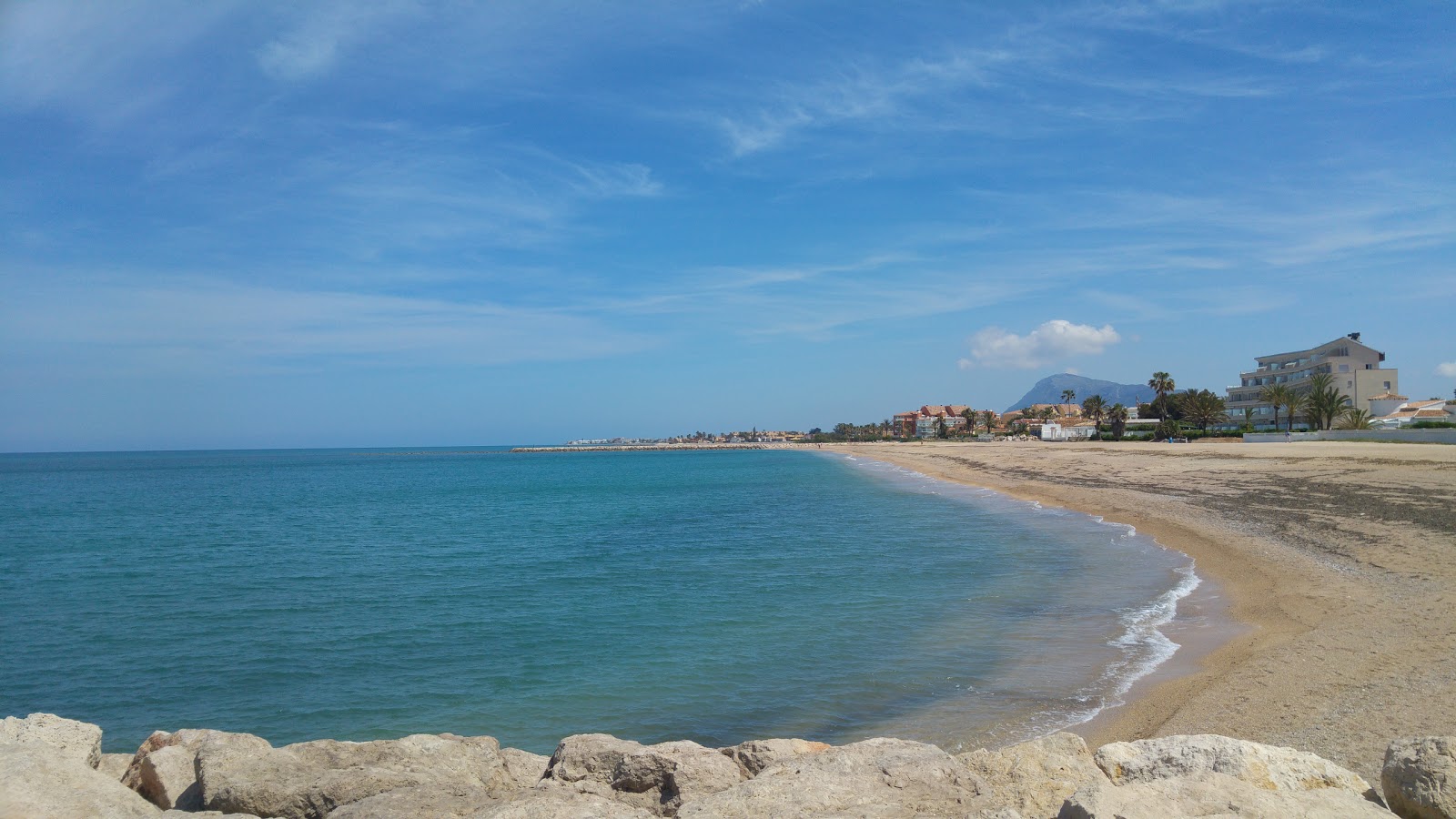 Photo de Playa el Vergel avec sable brun de surface