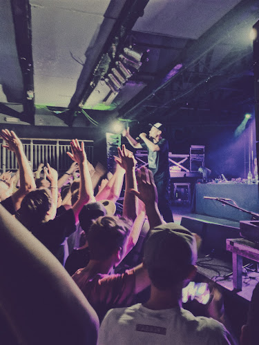 Comentarii opinii despre Mega Club