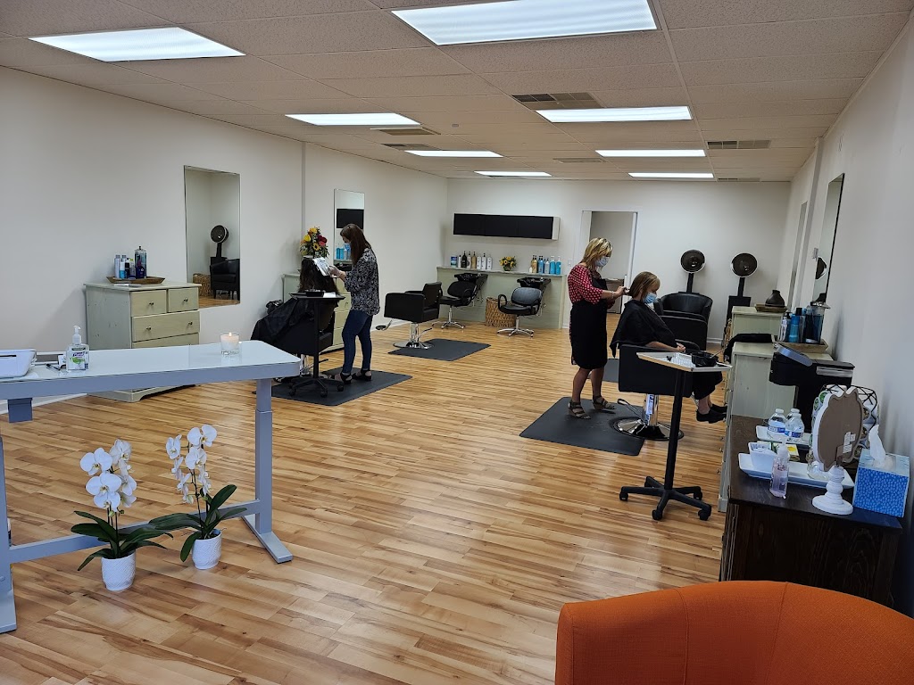 Luna Hair Studio 22901