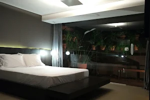 Tropical Inn image