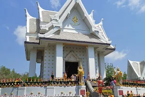 Phanthai Norasing Shrine image