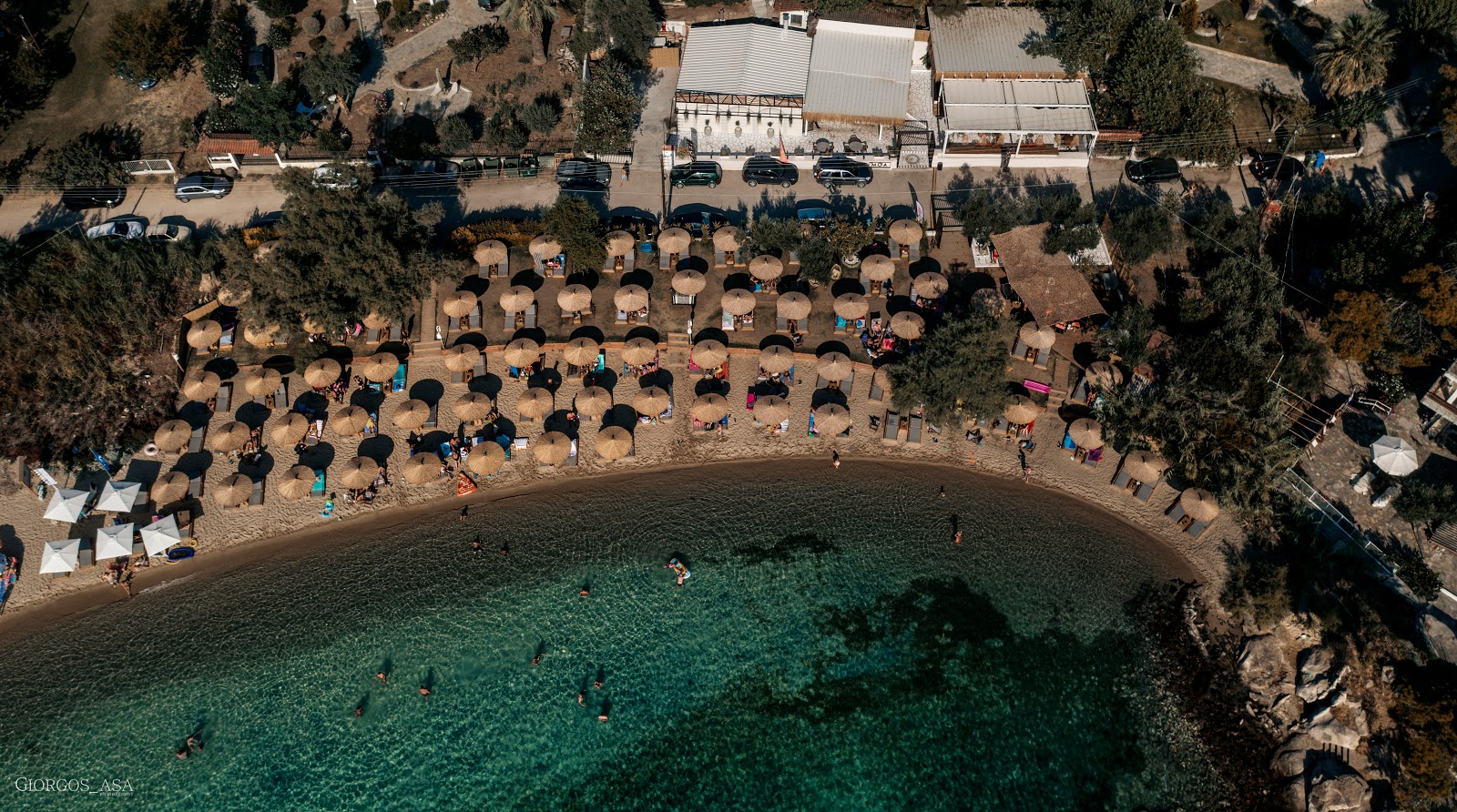 Foto de Kalogria beach e o assentamento