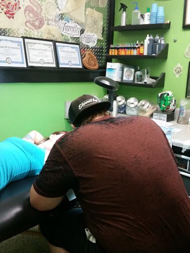 Tattoo Shop «Hollywood Twisted Needles», reviews and photos, 618 S Patterson St, Valdosta, GA 31601, USA