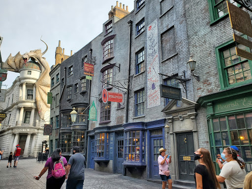 The Wizarding World of Harry Potter - Hogsmeade and Hogwarts