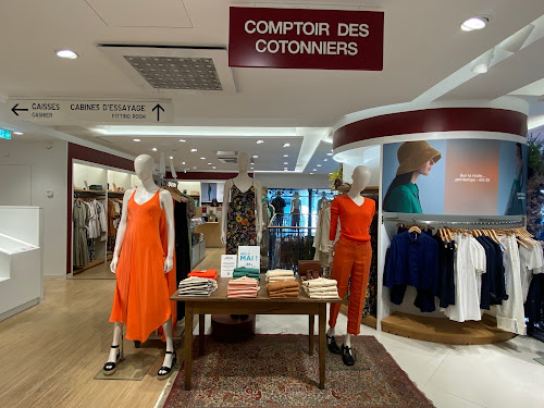 Magasin de vêtements pour femmes Comptoir des Cotonniers Paris