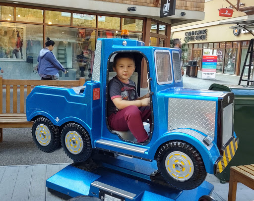 Shopping Mall «Woodburn Premium Outlets», reviews and photos, 1001 N Arney Rd, Woodburn, OR 97071, USA