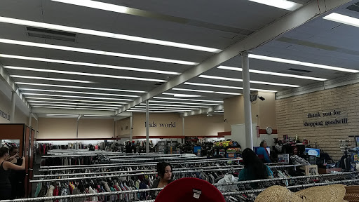 Thrift Store «Goodwill - Sherman Oaks», reviews and photos, 14760 Ventura Blvd, Sherman Oaks, CA 91403, USA