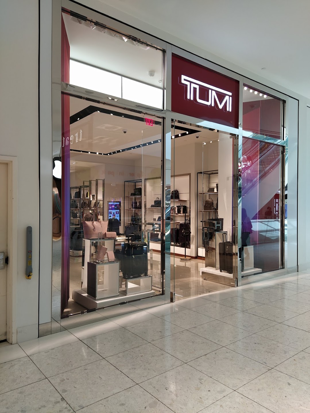 TUMI Store - Aventura
