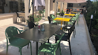 Atmosphère du Restaurant L'Avenue à Ghisonaccia - n°7