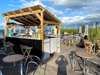 Atmosphère du Restaurant Les Terrasses du mini golf à Luc-sur-Mer - n°5