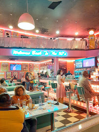 Atmosphère du Restaurant américain Tommy's Diner Café à Sainte-Marie - n°3