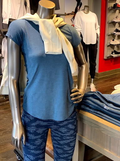 Shoe Store «New Balance Bellevue», reviews and photos, 823 Bellevue Way NE #100, Bellevue, WA 98004, USA