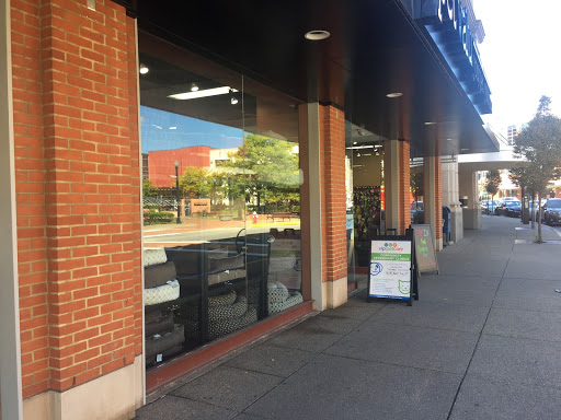 Pet Supply Store «Pet Valu», reviews and photos, 2738 Sidney St, Pittsburgh, PA 15203, USA