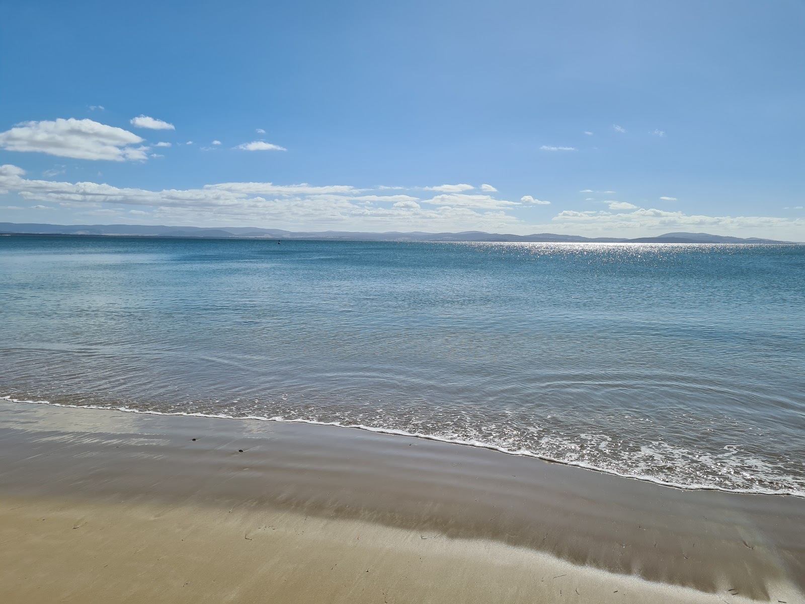 Foto von Roches Beach mit langer gerader strand