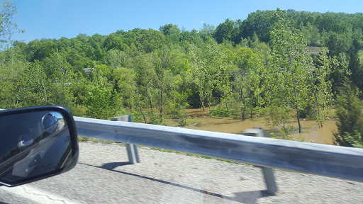 Auto Body Shop «Meramec Heights Collision Center», reviews and photos, 645 Carriage Dr, Arnold, MO 63010, USA