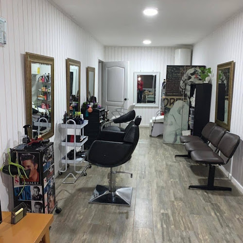 Salón de Belleza y Barbería De Moraes - Frutillar