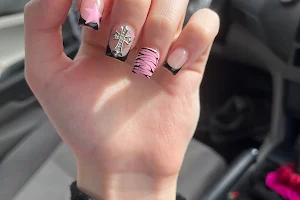 Mini's Nails image