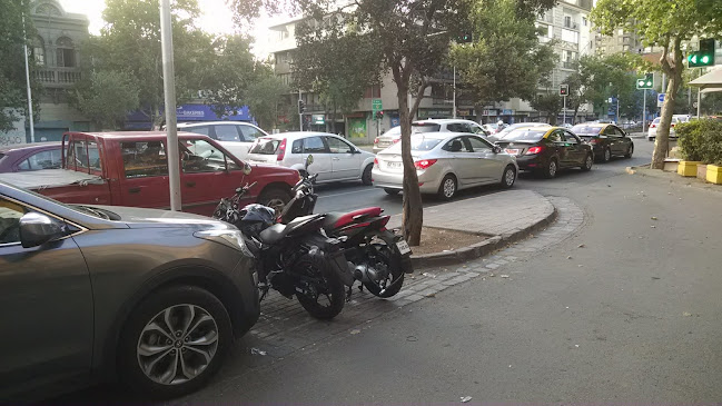 Opiniones de Estacionamiento Motos - Vicuña Mackenna en Providencia - Tienda de motocicletas