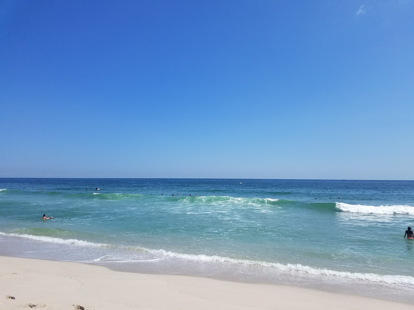 Seaside Park Beach的照片 带有碧绿色纯水表面