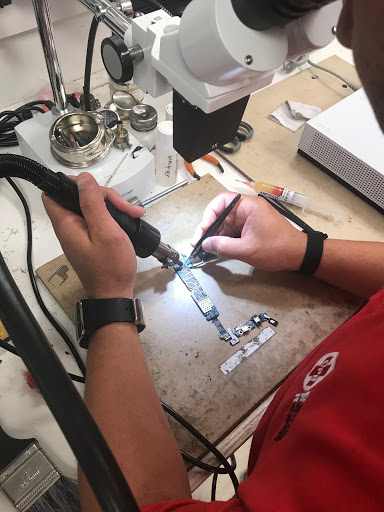 Mobile Phone Repair Shop «CPR Cell Phone Repair Wilmington», reviews and photos, 4401 Oleander Dr Suite F, Wilmington, NC 28403, USA