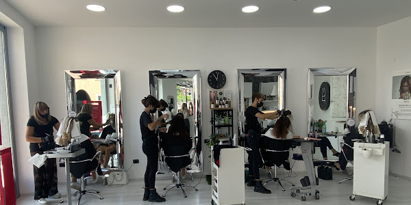 Hair Studio Uomo E Donna di Marina&Paola