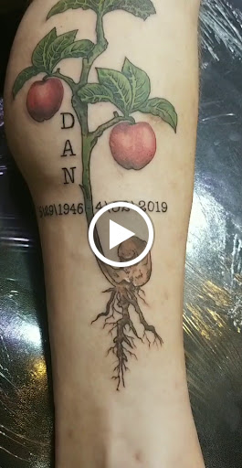 Tattoo Shop «Surreal Tattoo Studio - Kansas City Tattoo Shop», reviews and photos, 1222 W 39th St, Kansas City, MO 64111, USA