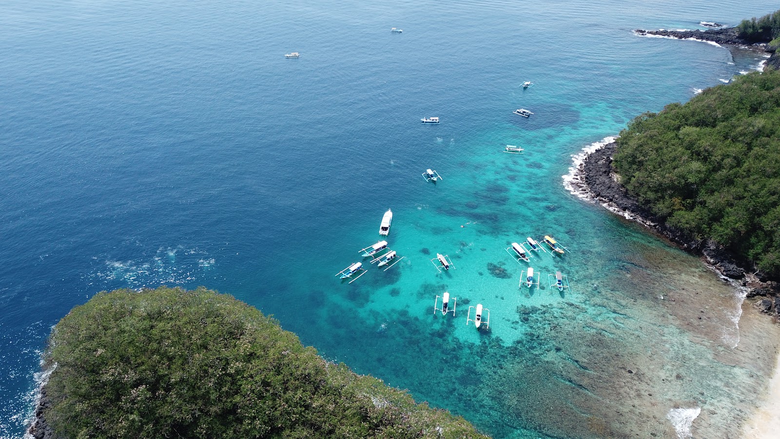 Foto di Blue Lagoon Beach con baia piccola