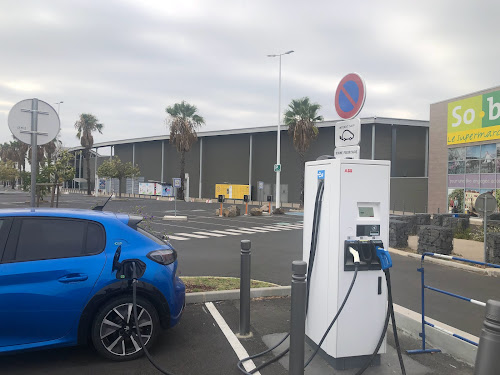 Borne de recharge de véhicules électriques IONITY Station de recharge Agde