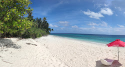 Olhumathi Beach'in fotoğrafı geniş bir kıyı şeridi ile birlikte