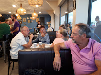 Atmosphère du Restaurant LE BOUCHON DE COLLEVILLE à Colleville-Montgomery - n°4