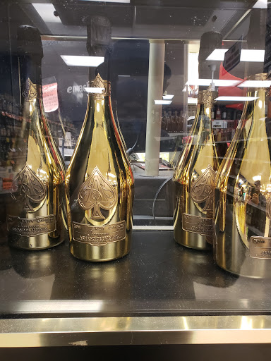 Liquor Store «Stadium Liquor Store», reviews and photos, 319 W 4th St, Covington, KY 41011, USA