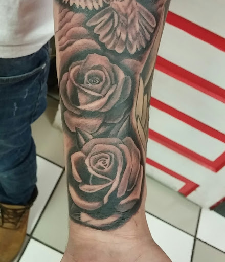 Tattoo Shop «Six1Six Tattoo Studio», reviews and photos, 526 Leonard St NW, Grand Rapids, MI 49504, USA