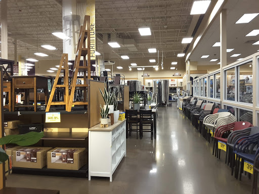 Shopping Mall «Gateway Shopping Center», reviews and photos, 9924 NE Halsey St, Portland, OR 97220, USA