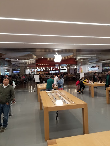 Computer Store «Apple Oakridge», reviews and photos, 925 Blossom Hill Road, San Jose, CA 95123, USA