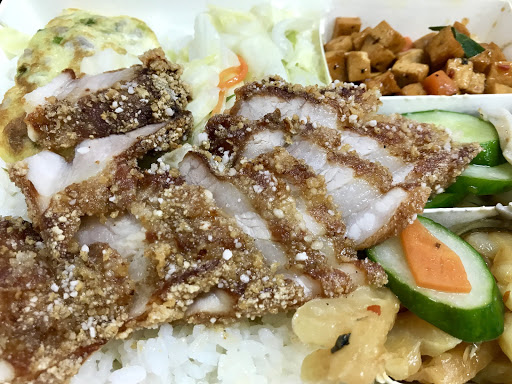 台北市松山區美食 嘉偉便當 網友評價 菜單 推薦餐點 食記 外送優惠 飢餓黑熊app